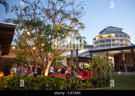 Salz House Restaurant und Bar in der Abenddämmerung. Marina Point, Cairns, Queensland, Australien Stockfoto