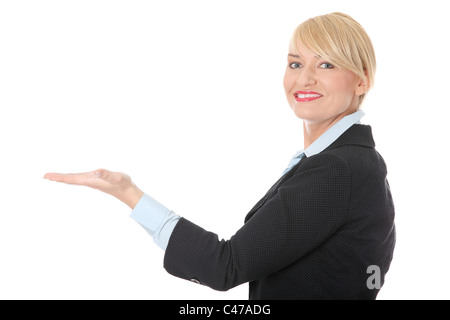 Reife schöne Geschäftsfrau darstellen deines Produktes, isoliert auf weißem Hintergrund. Stockfoto
