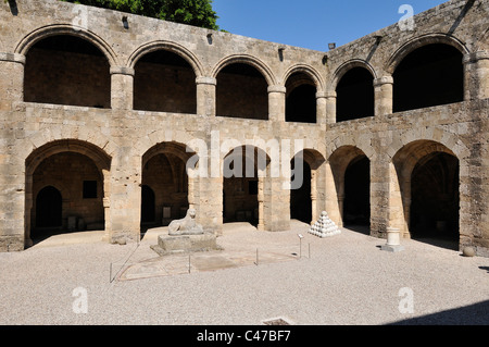 Innenhof des das archäologische Museum von Rhodos, Old Town, Griechenland. Stockfoto