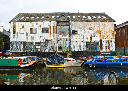 Old Eastern Rivers Boatyard Gebäude am Fluss Wensum in Norwich, England. Einst von May Gurney als Werkstatt und Werft am Fluss genutzt Stockfoto