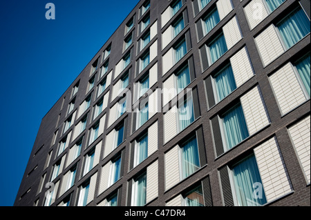 Windows das Holiday Inn Express liegt an der Oxford Road in der Nähe des Campus der Universität in Manchester. Stockfoto