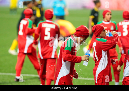 Iranische Spieler Vorfluter von der Seitenlinie während einer Pause im Spiel. Stockfoto