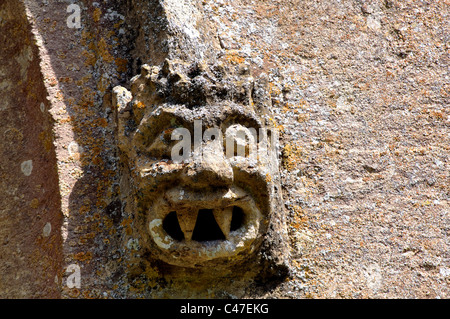 Wasserspeier an der St.-Andreas Kirche, Naunton, Gloucestershire, England, Vereinigtes Königreich Stockfoto