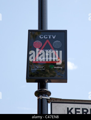 Polizei CCTV Aufzeichnung Warnschild in Wohnstraße im Stadtteil Ealing, Westlondon Stockfoto