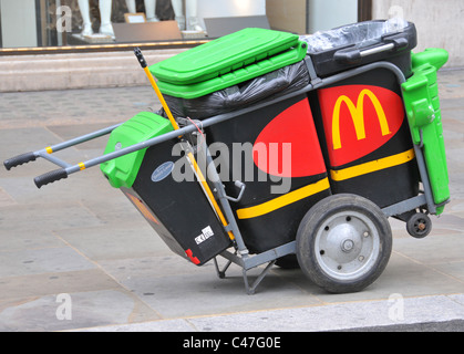 McDonalds Wurf Patrol Fastfood Abfall Abfall Straßenreinigung branding, corporate-Responsibility-Müllwagen Straßenreinigung Stockfoto