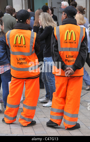 McDonalds Wurf Patrol Fastfood Abfall Abfall Straßenreinigung branding, corporate-Responsibility-Müllwagen Straßenreinigung Stockfoto