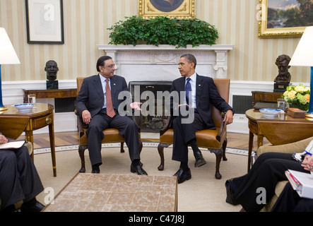 Präsident Barack Obama trifft sich mit Präsident Asif Ali Zardari von Pakistan. Stockfoto