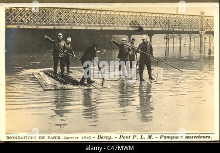 Postkarte von den Überschwemmungen in Paris im Jahre 1910 Stockfoto