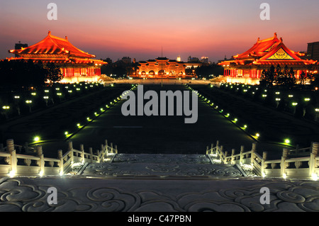 Memorial leuchtet in der Nacht, Chiang Kaishek Memorial Hall, Taipei, Taiwan Stockfoto