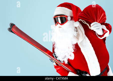 Foto des glücklichen Weihnachtsmann mit Ski Brille durchsehen Stockfoto