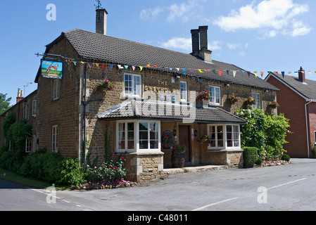 Der Greyhound Inn in Bromham Dorf Wiltshire UK Stockfoto