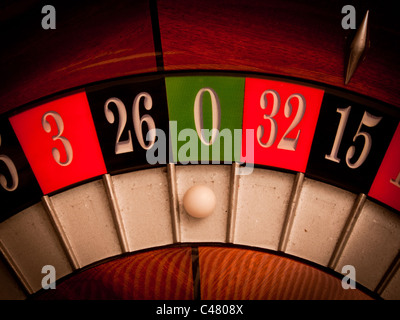 Verlierer. Casino Roulette Rad Nahaufnahme der Kugel auf der Null. Stockfoto