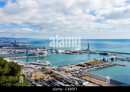 Blick über den Hafen von Barcelona aus dem Castell de Montjuic mit Blick auf den Port Vell, Barcelona, Katalonien, Spanien Stockfoto