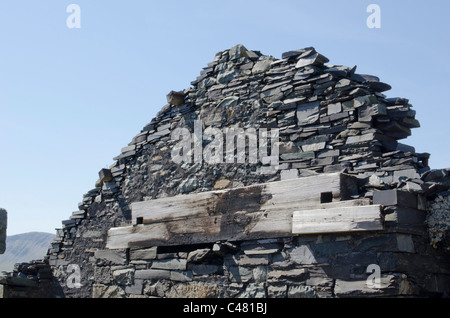 Wand von einem zerstörten Gebäude im Dinorwig Schiefer mir, Snowdonia, North Wales, UK Stockfoto