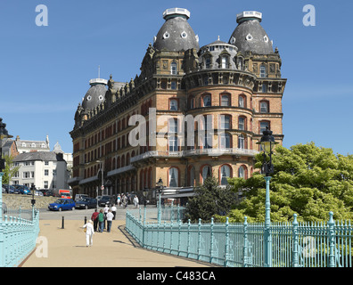 Das Grand Hotel From Spa Bridge im Sommer South Bay Scarborough North Yorkshire England Großbritannien GB Großbritannien Stockfoto