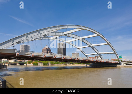 Frederick Douglass-Susan B. Anthony Memorial Bridge I-490 Brücke über den Genesee River im Zentrum von Rochester New york Stockfoto