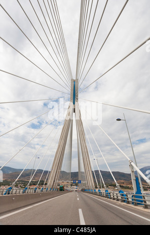 "Charilaos Trikoupis" Brücke zwischen Rio und Andirio. Vom griechischen Festland auf den Peloponnes, über den Golf von Korinth. Stockfoto