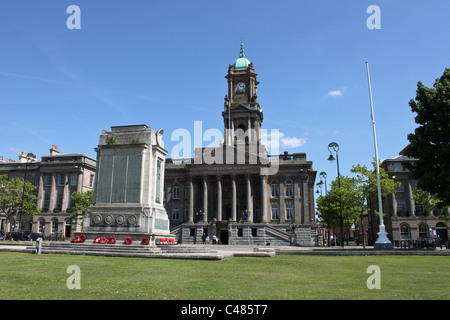 Birkenhead Rathaus und Krieg-Denkmal, Hamilton Square, Merseyside Stockfoto