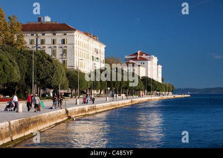 Malerische Uferpromenade in Zadar, Kroatien, Dalmatien Stockfoto