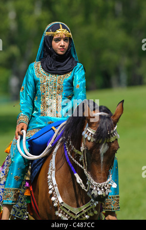 Arabische Royal Cavalry of Oman im original-Kostüm auf arabische Pferd während einer öffentlichen zeigen in München, Deutschland Stockfoto