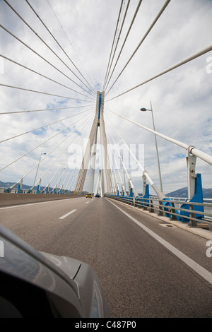 "Charilaos Trikoupis" Brücke zwischen Rio und Andirio. Vom griechischen Festland auf den Peloponnes, über den Golf von Korinth. Stockfoto