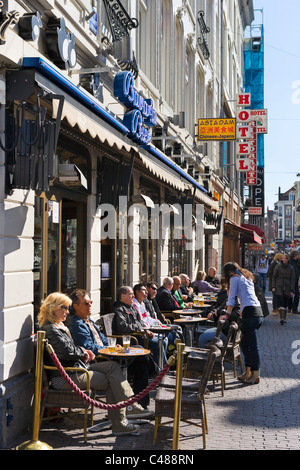 Straßencafé auf Damstraat im Zentrum Stadt, Amsterdam, Niederlande Stockfoto