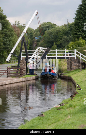 Brücke am Llangollen Kanal zu schwingen. Stockfoto