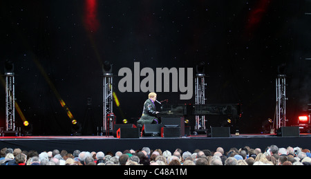 ELTON JOHN-ELTON JOHN Konzert SCARBOROUGH SCARBOROUGH ENGLAND 5. Juni 2011 Stockfoto