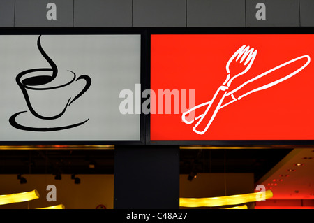 Ein Restaurant in der Abflughalle Flughafen Zürich-Kloten (ZRH/LSZH) Schweiz CH Stockfoto