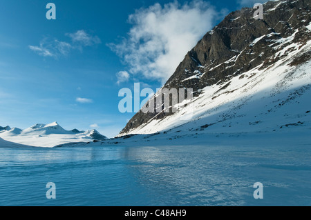 Blick Vom Tal Stuor Reaiddavaggi Zum Tjaektjatjohkkomassiv, Kebnekaisefjaell, Norrbotten, Lappland, Schweden Stockfoto