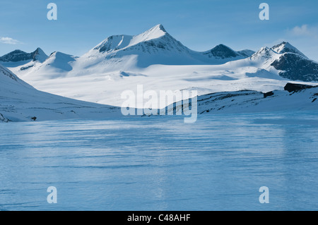 Blick Vom Tal Stuor Reaiddavaggi Zum Tjaektjatjohkkomassiv, Kebnekaisefjaell, Norrbotten, Lappland, Schweden Stockfoto