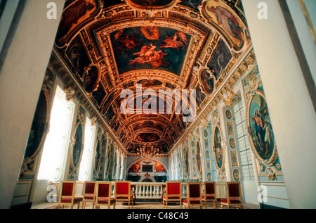 Fontainebleau, Frankreich, im Inneren des Schlosses der Französischen Katholischen Kirche, der Dreifaltigkeitskapelle, des französischen Schlosses Stockfoto