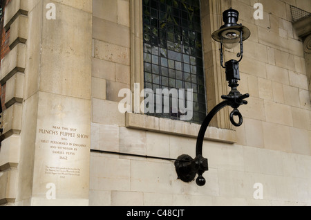 Gedenktafel an der steinernen Außenwand der St. Pauls Kirche Covent Garden London WC2 Stockfoto