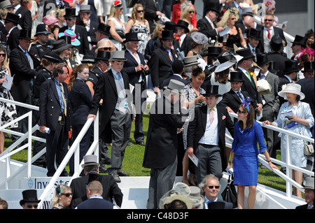 Zuschauer beim Derby in Epsom Downs Racecourse Stockfoto