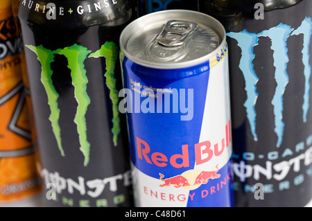 Eine Mischung os RockStar, Red Bull, Monster und AMP Energy-drinks. Stockfoto