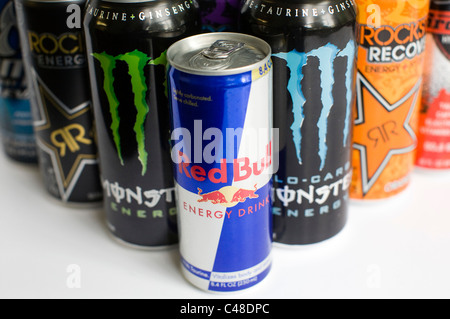 Eine Mischung os RockStar, Red Bull, Monster und AMP Energy-drinks. Stockfoto