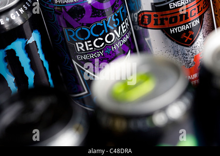 Eine Mischung os RockStar, Red Bull, Monster und AMP Energy-drinks. Stockfoto