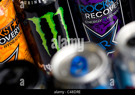 Eine Mischung os RockStar, Red Bull, Monster und AMP Energy-drinks. Stockfoto