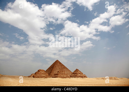 Die Pyramide des Mykerinos (Mykerinos) bei den Pyramiden von Gizeh, Kairo, Ägypten Stockfoto