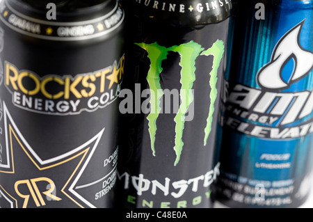 Eine Mischung os RockStar, Red Bull, Monster und AMP Energy-drinks. Stockfoto