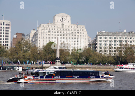 Thames Clipper touristischen Ausflugsboot auf der Themse in London, England Stockfoto