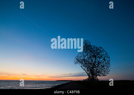 Antony Gormley Skulptur Exposition Blick über das IJsselmeer in Lelystad in Flevopolder, Niederlande, Holland. Stockfoto