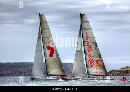 Die super Maxi Yachten Flughafer Rennen gegen Alfa Romeo während der SOLAS Big Boat Challenge 2009, Sydney Harbour, Australien. Stockfoto