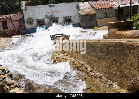 Mexikanischen Dorf Flut Szene in den Universal Studios, Los Angeles, Kalifornien, USA Stockfoto