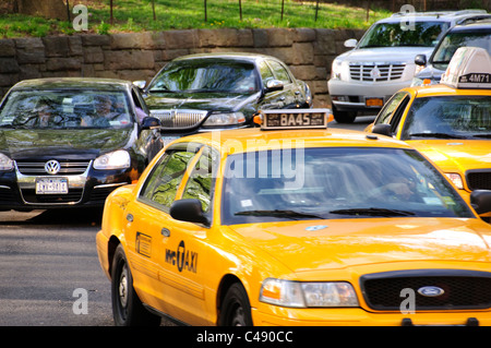 Kreuzung Central Park in New York City Taxi Stockfoto