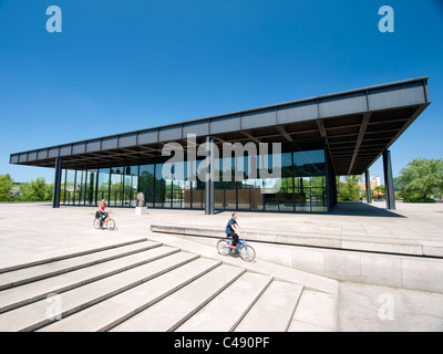 Außenansicht der Neuen Nationalgalerie im Kulturforum Berlin, entworfen von Ludwig Mies van der Rohe, Berlin Stockfoto