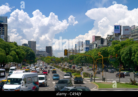 Avenida 9 de Julio in Buenos Aires, Argentinien. Stockfoto