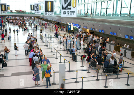 Abflughalle des Ministro Pistarini International Airport in Buenos Aires, Argentinien. Stockfoto