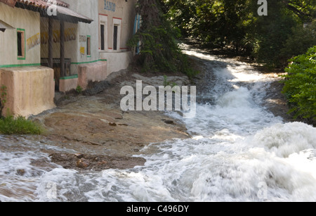 Mexikanischen Dorf Flut Szene in den Universal Studios, Los Angeles, Kalifornien, USA Stockfoto