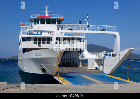 Auto Fähre von der Insel Evia nach Böotien auf dem griechischen Festland Stockfoto